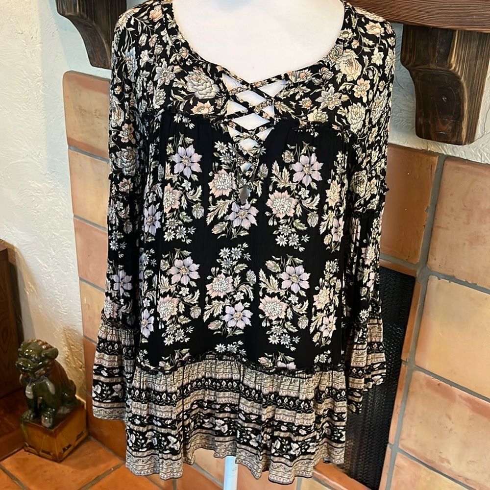 American Eagle Outfitters Black Floral Tiered Babydoll Top, size SMALL